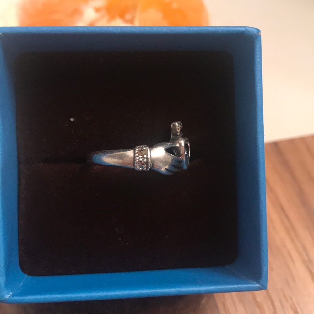 Claddagh Ring - Picture 4 of 5